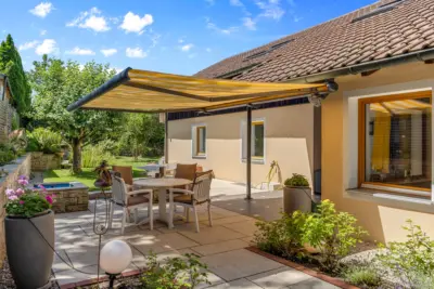 GEORGI: Stilvoll wohnen mit Gartenparadies und komfortabler Einliegerwohnung, 82064 Straßlach-Dingharting, Terrassenwohnung