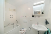 Badezimmer - Helle & sonnige 3-Zimmer-Wohnung im Erbbaurecht – zwei Balkone, idealer Grundriss