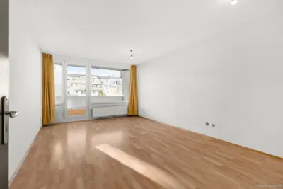 GEORGI: Wohnen am Flaucher – helle 2 Zimmer mit Balkon, U-Bahn in 5 Min., 81371 München, Etagenwohnung