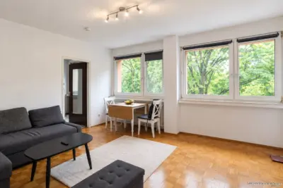 GEORGI: Bezugsfreies 1-Zimmer-Apartment in München – helle Wohnküche, Aufzug & eigener TG-Stellplatz, 81735 München, Etagenwohnung