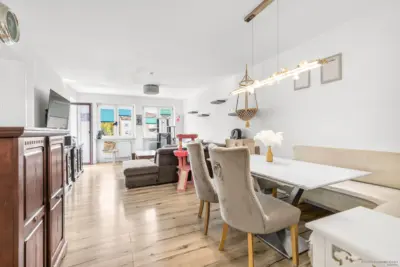 GEORGI: Modernisierte Familien-Wohnung mit Balkon in ruhiger Wohnanlage, 85586 Poing, Etagenwohnung