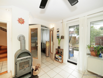 GEORGI: Kleines Haus für Gartenfreunde, 82275 Emmering, Reiheneckhaus